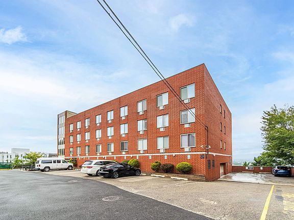 3rd image of 1911 Grand Ave #303