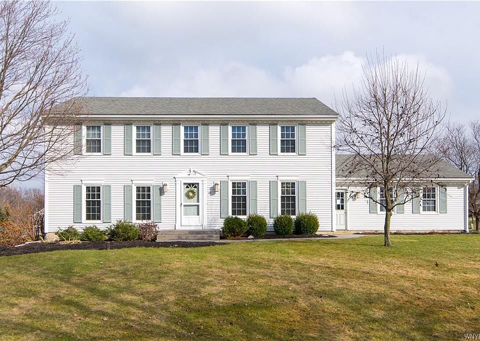 1st image of 40 Fairway Dr