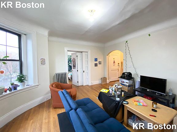 5th image of 48 Babcock St APT 3A