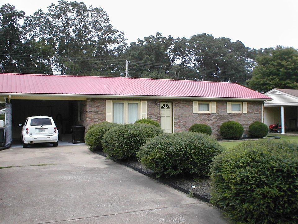 2nd image of 453 Carman Ave