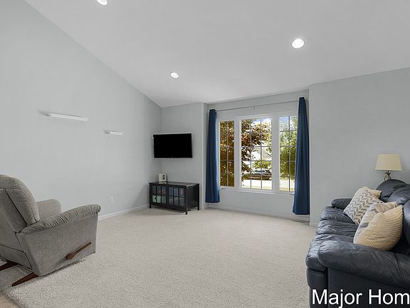 5th image of 6956 Shady Knoll Dr SE