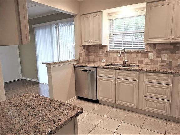 5th image of 7906 Royal Ln APT B