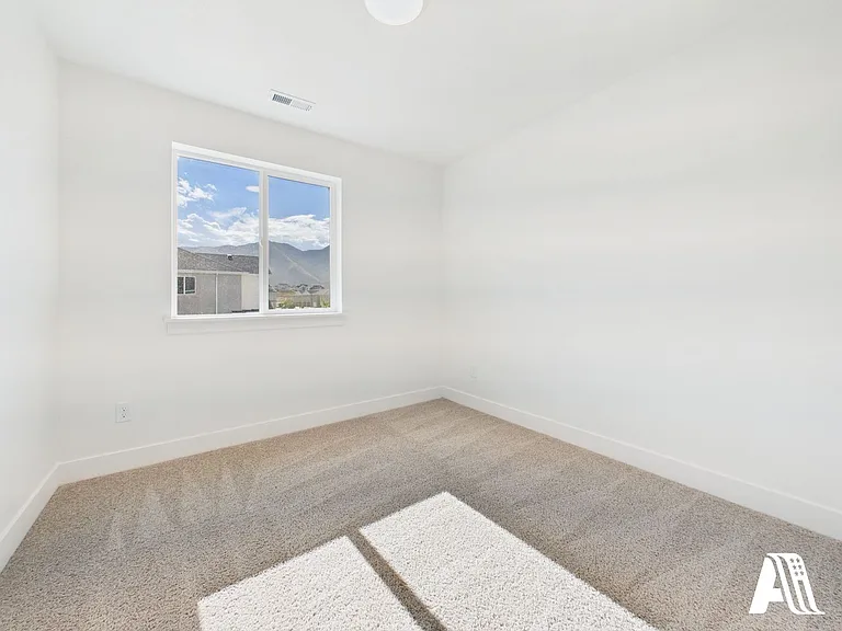 453 E 650 N — Photo 10