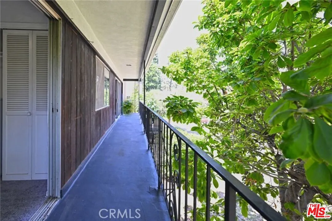 6 bed, 3.0 bath, 2000 sqft, $5,947 — Photo 2