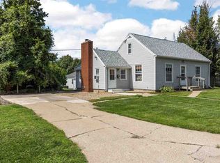1277 Hazel Dr NE, Cedar Rapids, IA 52402