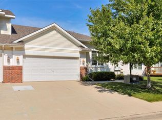 1790 Waters Edge Dr, Pleasant Hill, IA 50327