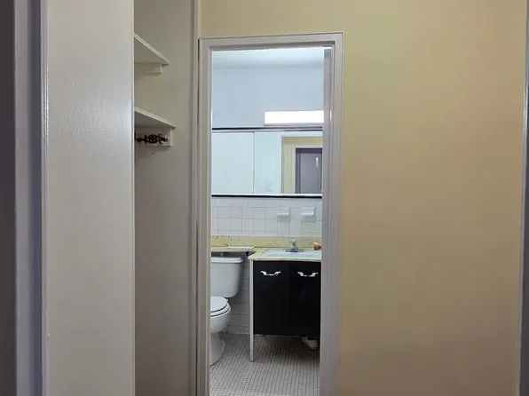 70-25 Yellowstone Boulevard image 9 of 21