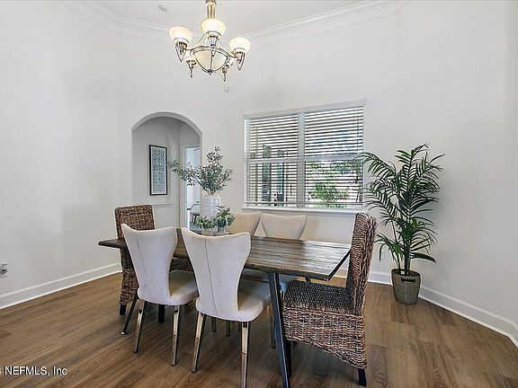 5th image of 401 HEATHER PARK Lane