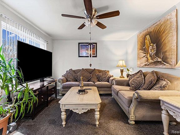 5th image of 825 Robinwood St