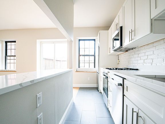 4th image of 173 Saint Botolph St APT 5