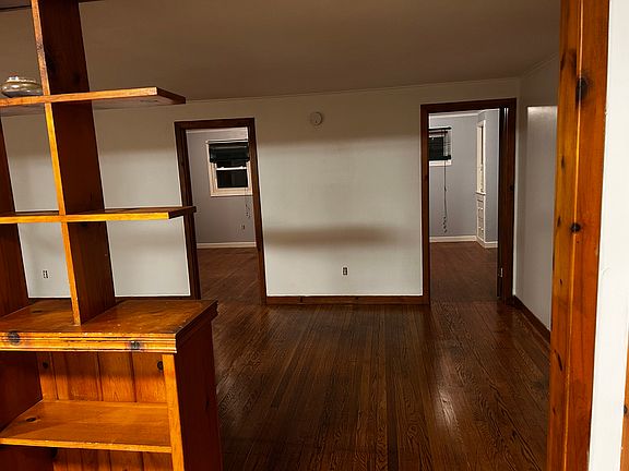 3rd image of 128 Woodstock Ave #128R