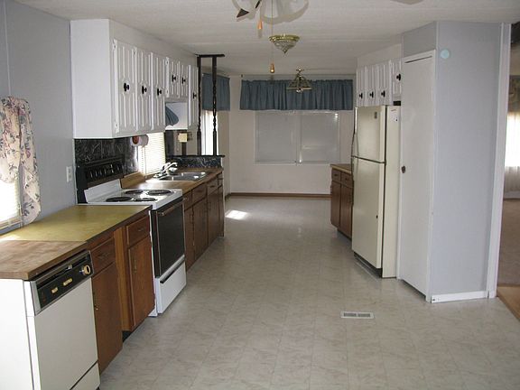 2nd image of 41 Lone Pine Ct