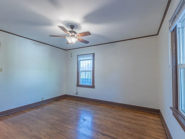 2226 S Redondo Blvd — Photo 19