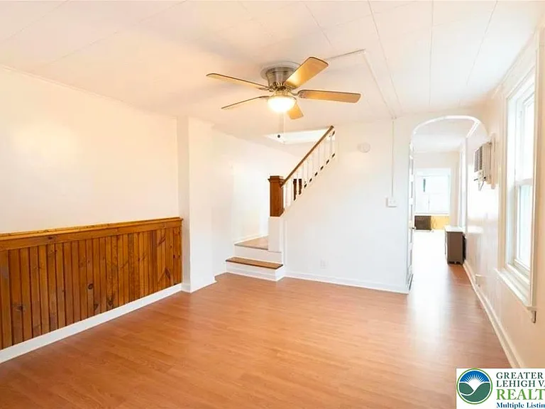1014 Hoe St — Photo 2