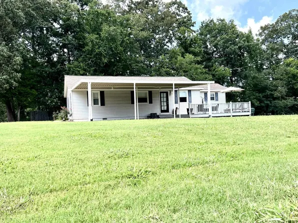 300 Carolyn Rd, Muscle Shoals, AL 35661