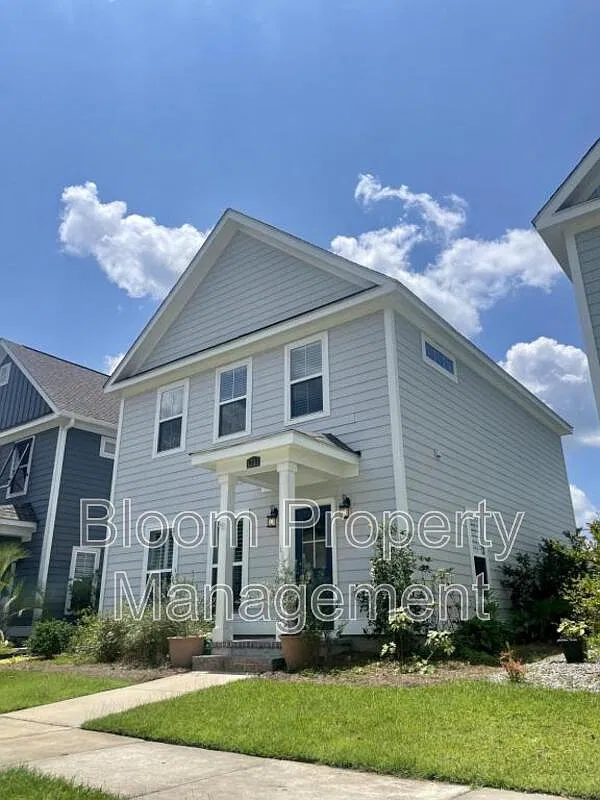3 bed, 2.5 bath, 1700 sqft, $2,950 — Photo 1