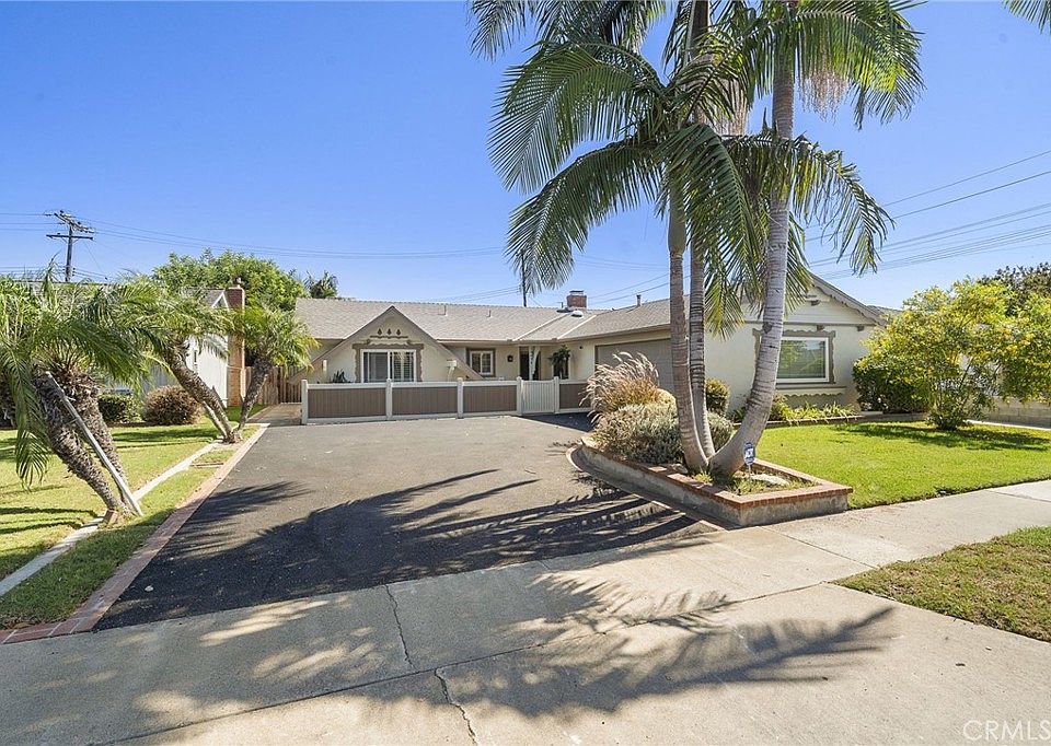 1st image of 18474 Tamarind St
