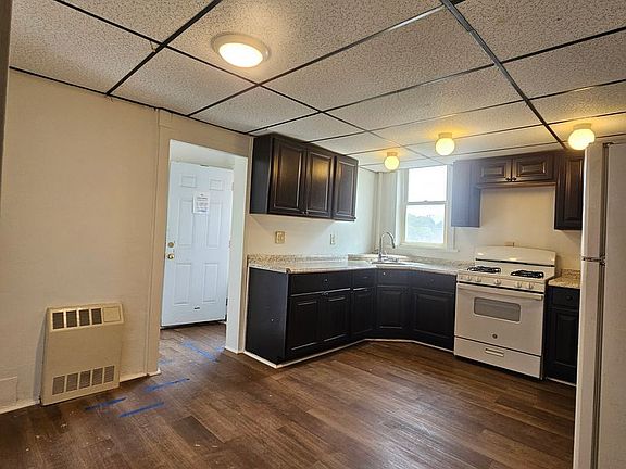 2nd image of 434 W Princess St APT 2