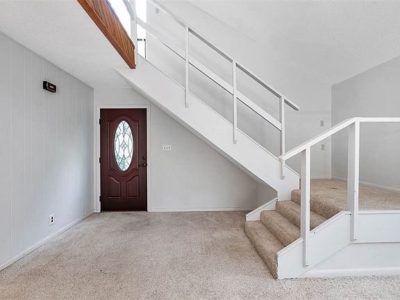 3rd image of 180 Santa Maria Cir