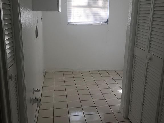 3rd image of 524 Winding Willow Dr