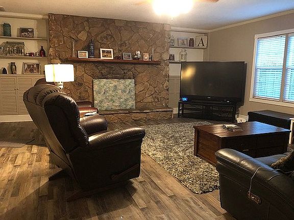 Family room 20 x 24