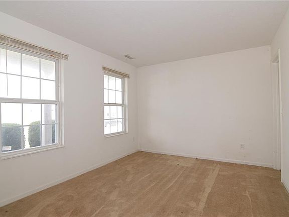 4th image of 10217 Broadmeadow Dr