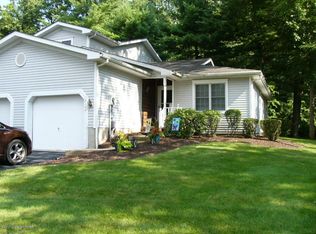 217 Amber Ln, East Stroudsburg, PA 18301