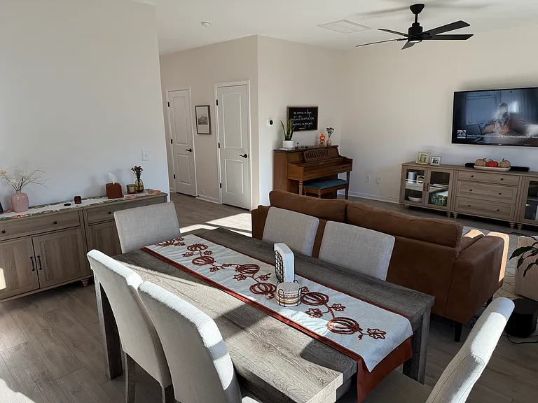 704 Samuel Dr — Photo 16