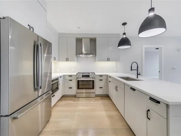 366 6th Street image 1 of 14