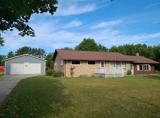 410 S Maple St, Edmore, MI 48829