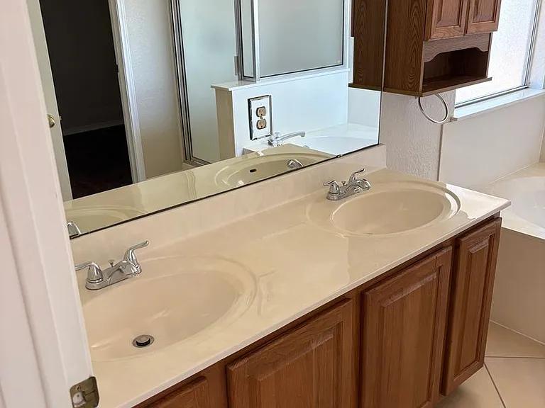 1403 Haley Gray Dr — Photo 22