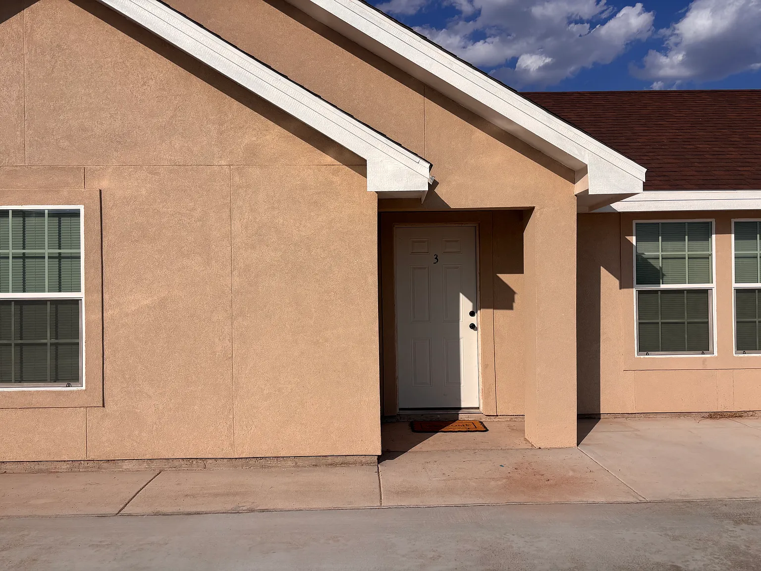 3 bed, 1000 sqft, $1,100 — Photo 2