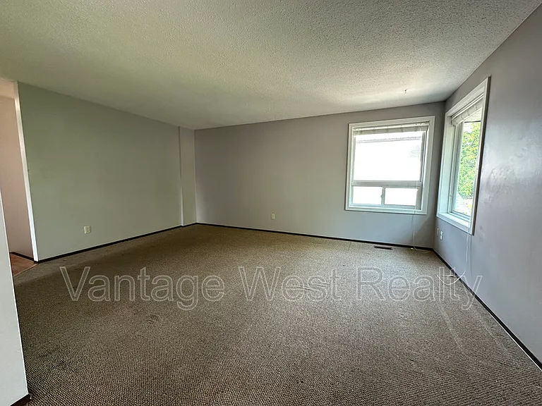 723A Stockwell Ave — Photo 3