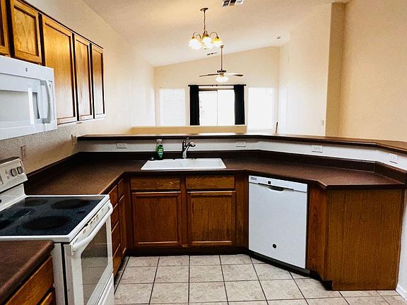 5th image of 949 S Racine Ln