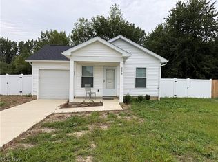 2279 Arrowhead St, Lorain, OH 44052