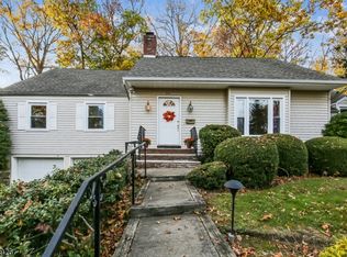 34 Ridge Dr, Livingston, NJ 07039