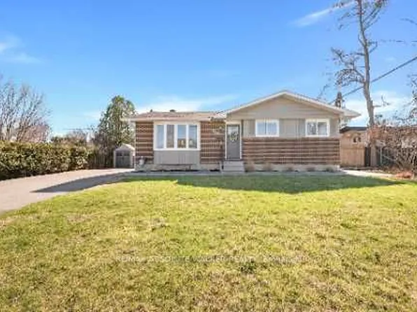 2052 Valley Dr, Ottawa, ON K1G 2P4