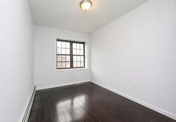 2nd image of 721 E 218th St