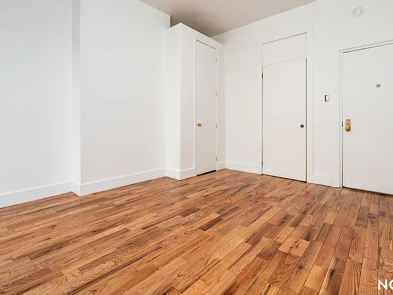 88 Menahan St #3B — Photo 7