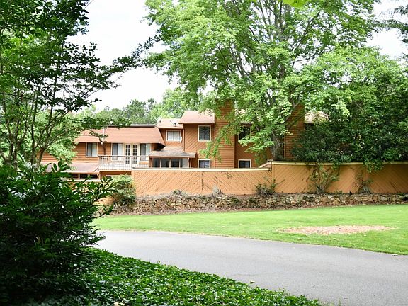 2nd image of 832 Lake Hollow Blvd SW
