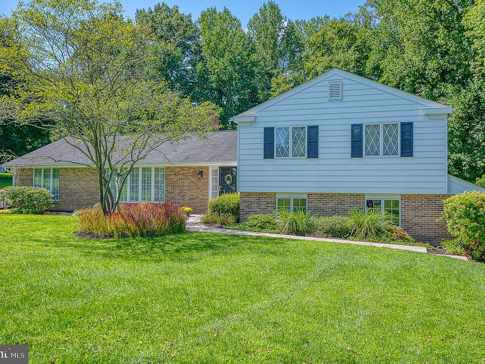 1st image of 302 Middleton Ct N