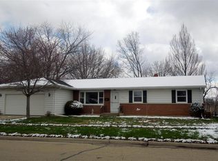 846 Meadow Ln, Sycamore, IL 60178