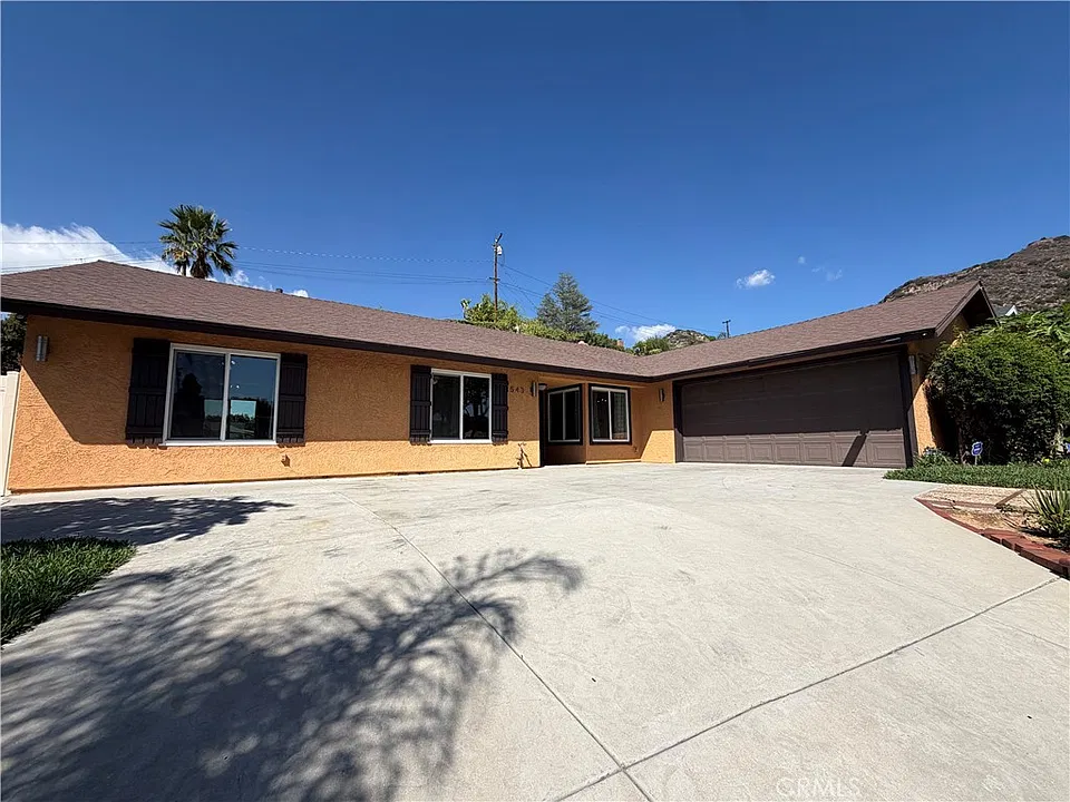 1543 N Hilltop Dr
