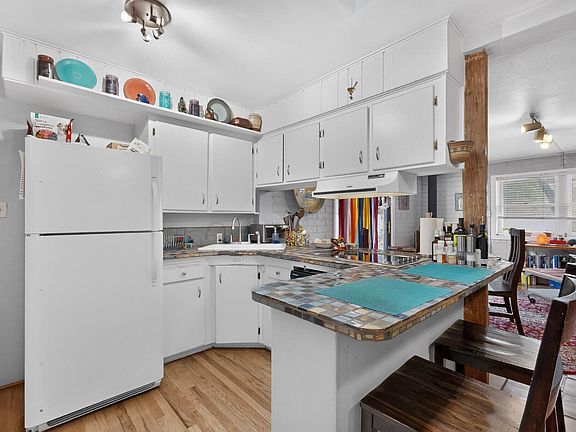 5th image of 2808 Kathryn Ave SE