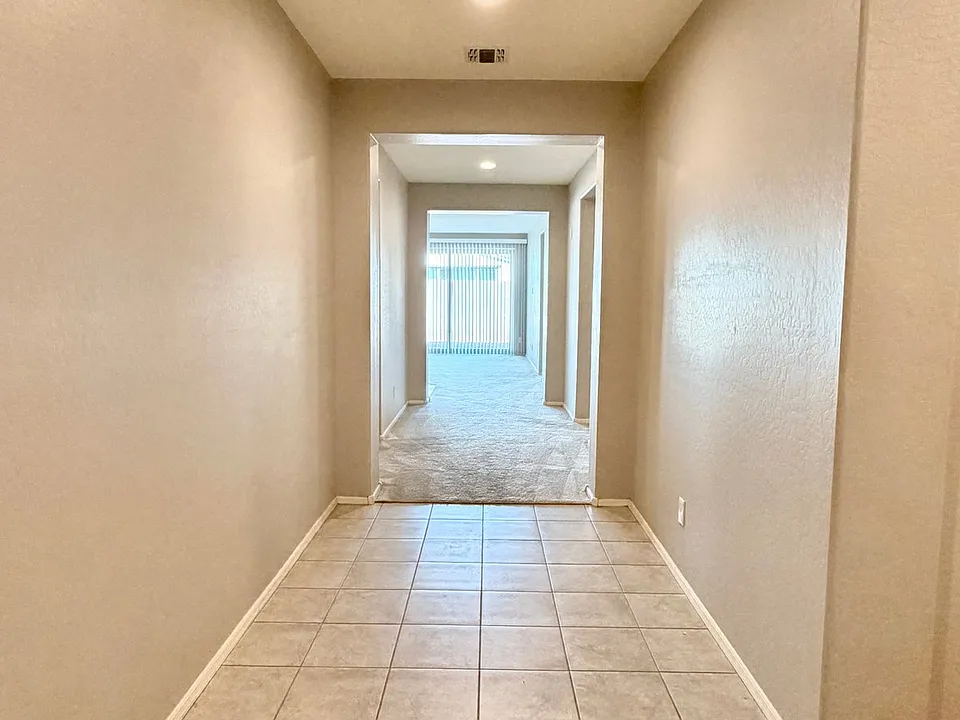 22560 E Via Estancia