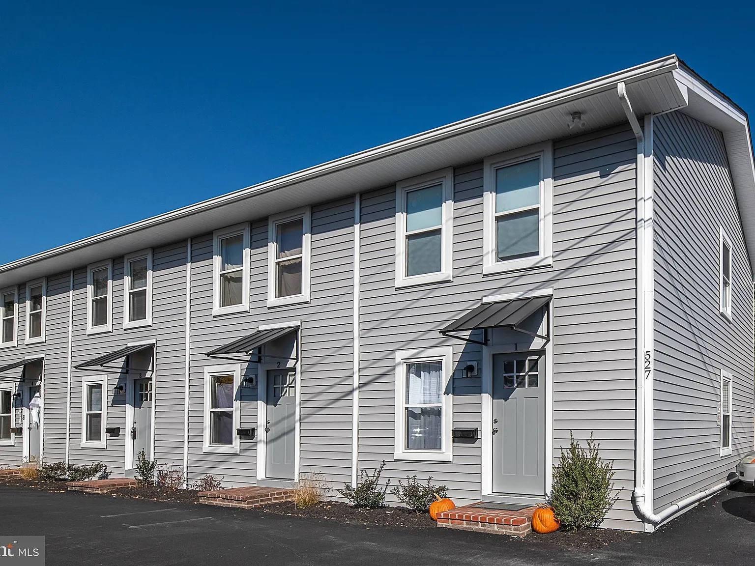 2 bed, 1.5 bath, 5504 sqft, $1,550 — Photo 2