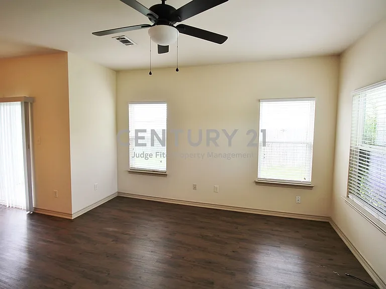 112 Bridle Ct — Photo 3