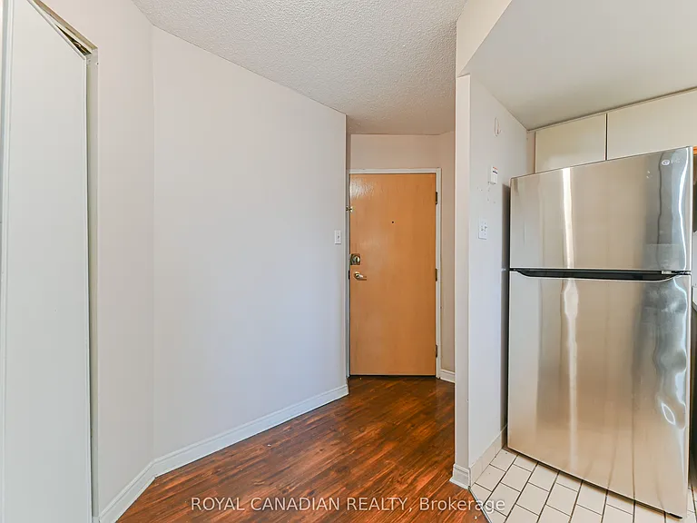 88 Alton Towers Cir #703 — Photo 6