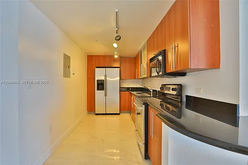 7501 E Treasure Dr Photo 1