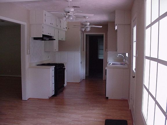 2nd image of 719 Barbara St